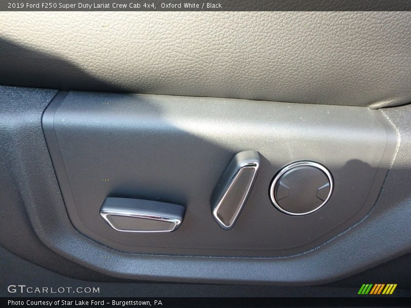 Oxford White / Black 2019 Ford F250 Super Duty Lariat Crew Cab 4x4