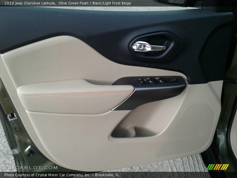 Olive Green Pearl / Black/Light Frost Beige 2019 Jeep Cherokee Latitude
