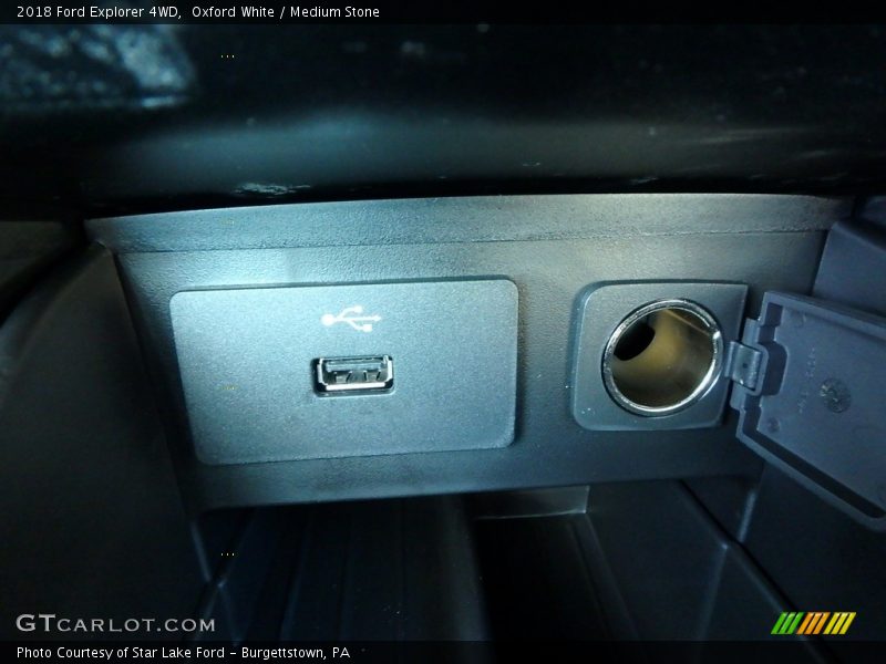 Oxford White / Medium Stone 2018 Ford Explorer 4WD