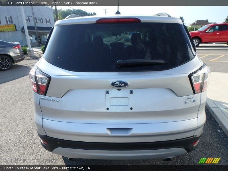 Ingot Silver / Charcoal Black 2018 Ford Escape SE 4WD