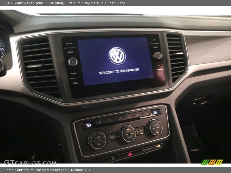 Platinum Gray Metallic / Titan Black 2018 Volkswagen Atlas SE 4Motion