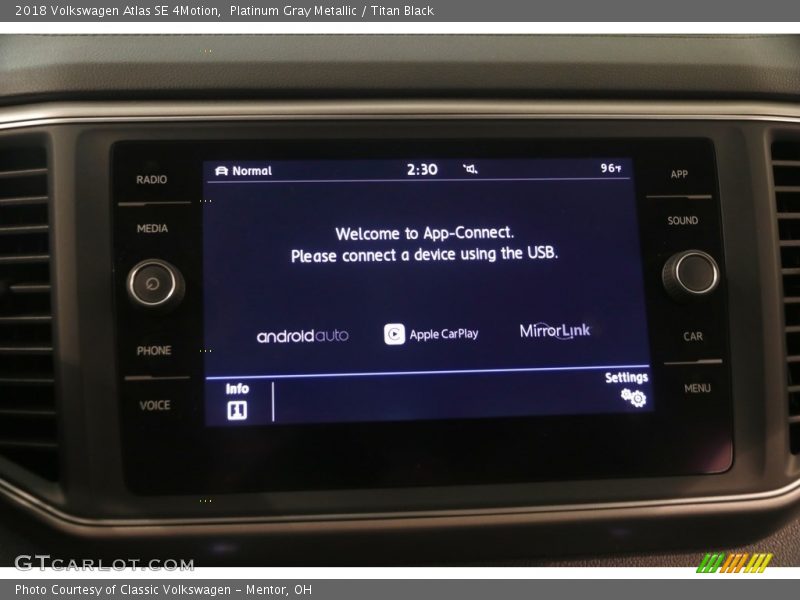 Platinum Gray Metallic / Titan Black 2018 Volkswagen Atlas SE 4Motion