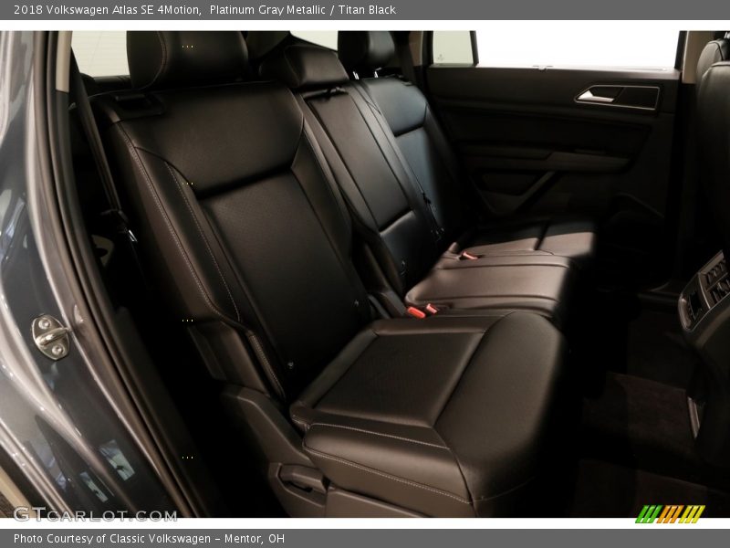 Platinum Gray Metallic / Titan Black 2018 Volkswagen Atlas SE 4Motion
