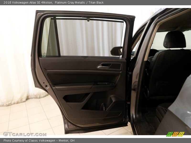Platinum Gray Metallic / Titan Black 2018 Volkswagen Atlas SE 4Motion