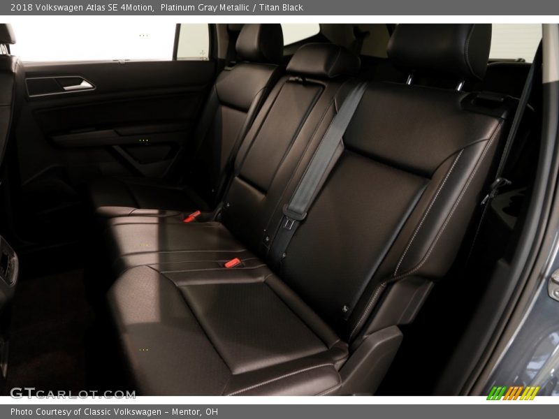 Platinum Gray Metallic / Titan Black 2018 Volkswagen Atlas SE 4Motion