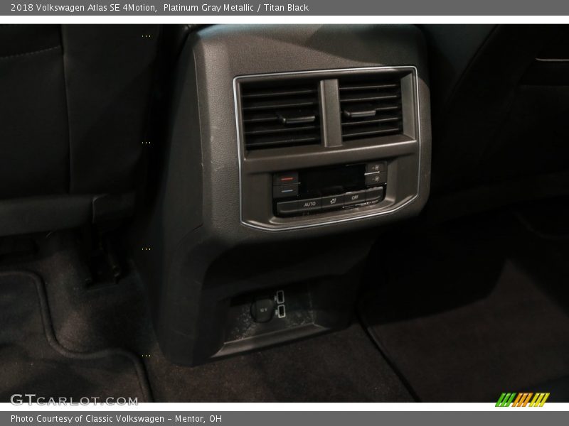 Platinum Gray Metallic / Titan Black 2018 Volkswagen Atlas SE 4Motion