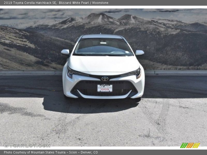 Blizzard White Pearl / Moonstone 2019 Toyota Corolla Hatchback SE