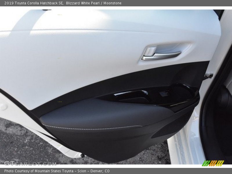 Blizzard White Pearl / Moonstone 2019 Toyota Corolla Hatchback SE