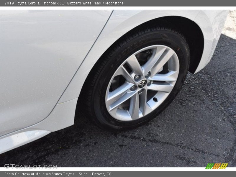 Blizzard White Pearl / Moonstone 2019 Toyota Corolla Hatchback SE