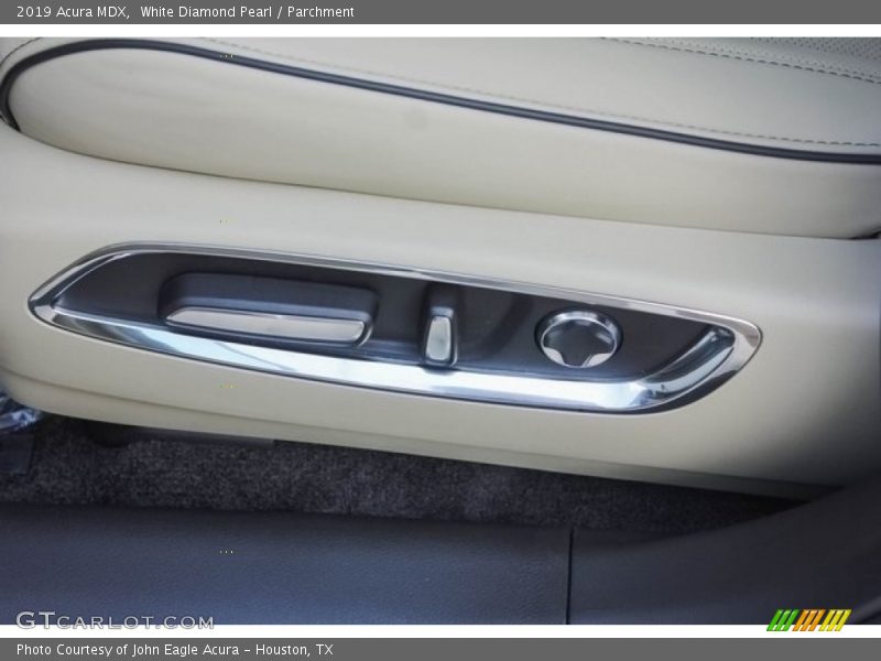 White Diamond Pearl / Parchment 2019 Acura MDX