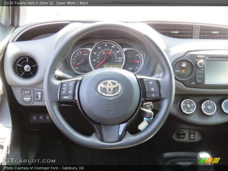 Super White / Black 2018 Toyota Yaris 5-Door LE