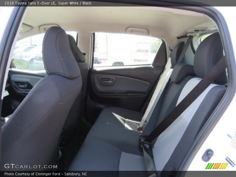 Super White / Black 2018 Toyota Yaris 5-Door LE