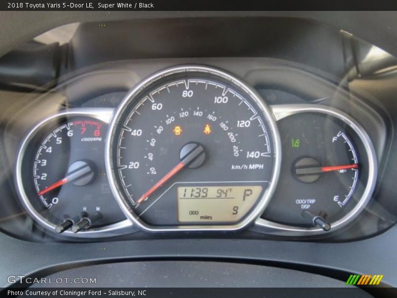 Super White / Black 2018 Toyota Yaris 5-Door LE