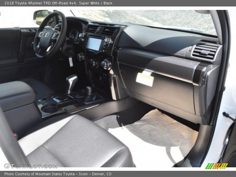 Super White / Black 2018 Toyota 4Runner TRD Off-Road 4x4