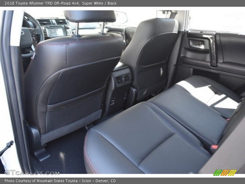 Super White / Black 2018 Toyota 4Runner TRD Off-Road 4x4