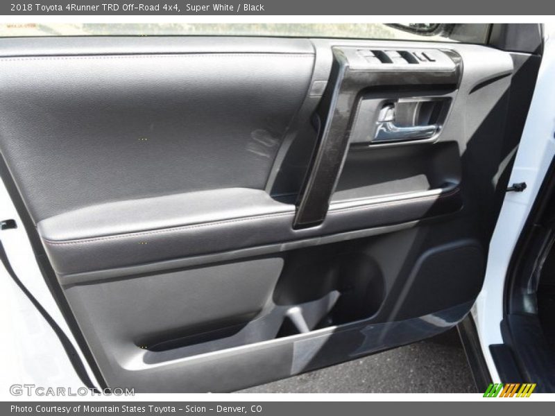 Super White / Black 2018 Toyota 4Runner TRD Off-Road 4x4