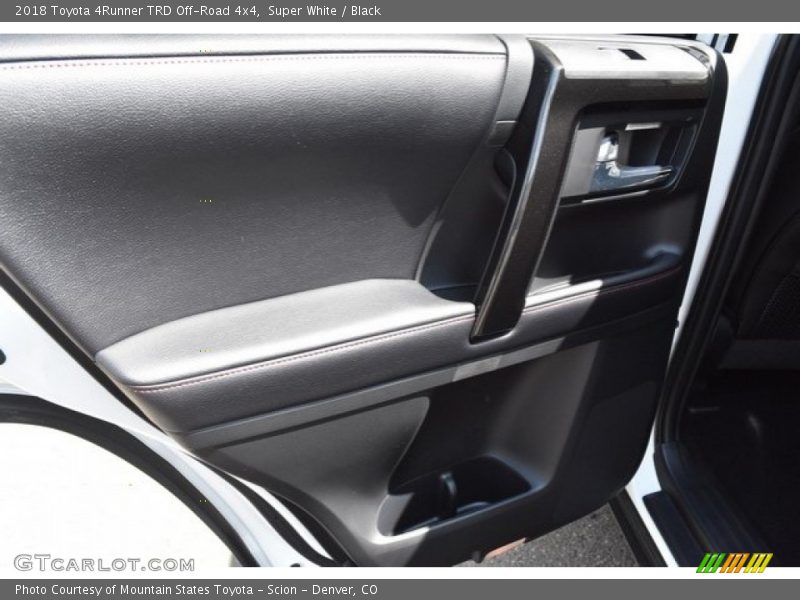 Super White / Black 2018 Toyota 4Runner TRD Off-Road 4x4