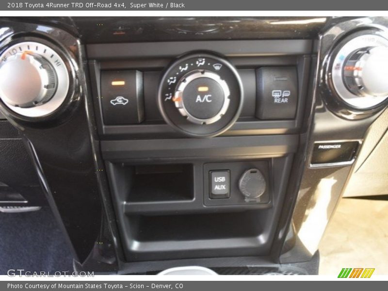 Super White / Black 2018 Toyota 4Runner TRD Off-Road 4x4