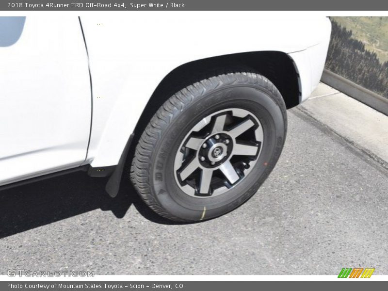 Super White / Black 2018 Toyota 4Runner TRD Off-Road 4x4