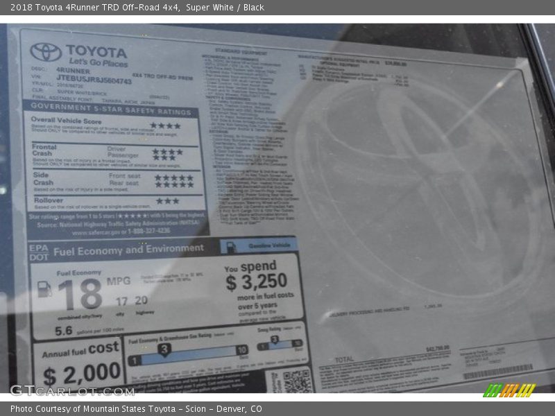 Super White / Black 2018 Toyota 4Runner TRD Off-Road 4x4