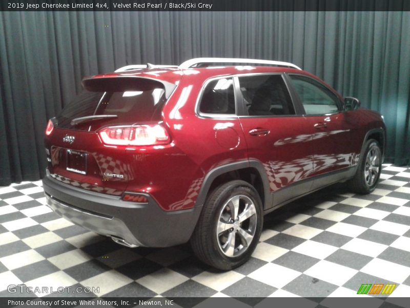 Velvet Red Pearl / Black/Ski Grey 2019 Jeep Cherokee Limited 4x4