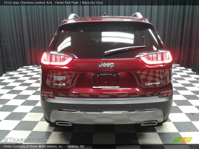 Velvet Red Pearl / Black/Ski Grey 2019 Jeep Cherokee Limited 4x4