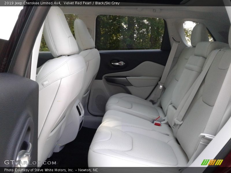 Velvet Red Pearl / Black/Ski Grey 2019 Jeep Cherokee Limited 4x4