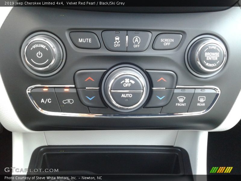 Velvet Red Pearl / Black/Ski Grey 2019 Jeep Cherokee Limited 4x4