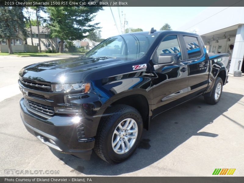 Front 3/4 View of 2019 Silverado 1500 RST Crew Cab 4WD