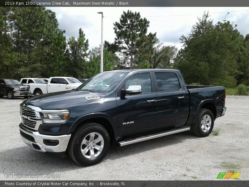 Front 3/4 View of 2019 1500 Laramie Crew Cab