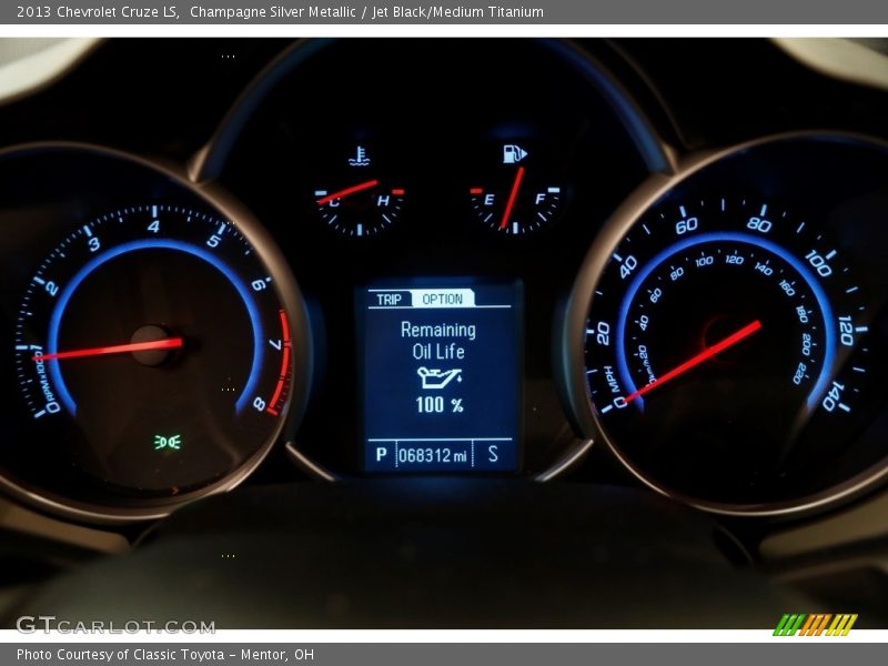 Champagne Silver Metallic / Jet Black/Medium Titanium 2013 Chevrolet Cruze LS