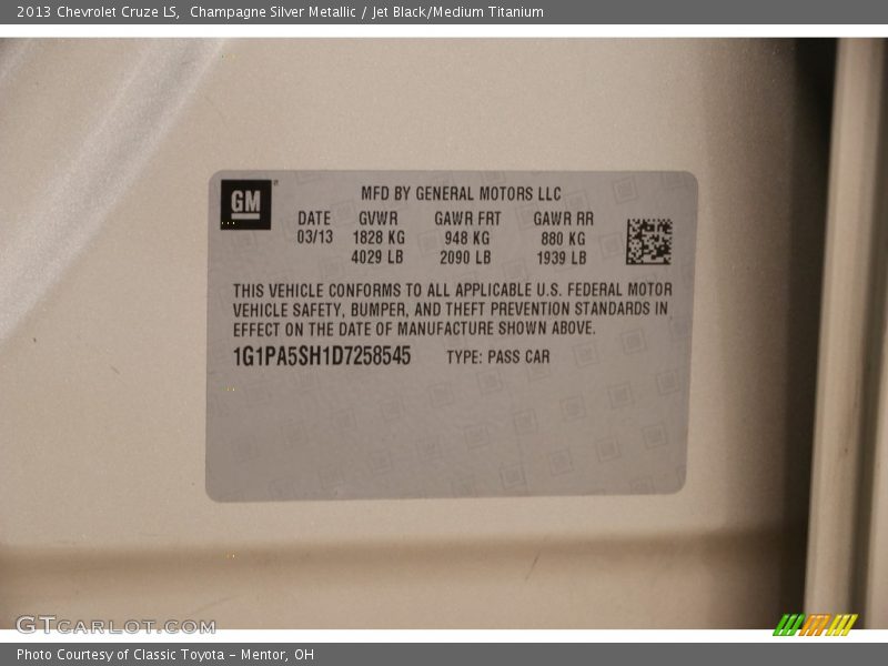 Champagne Silver Metallic / Jet Black/Medium Titanium 2013 Chevrolet Cruze LS