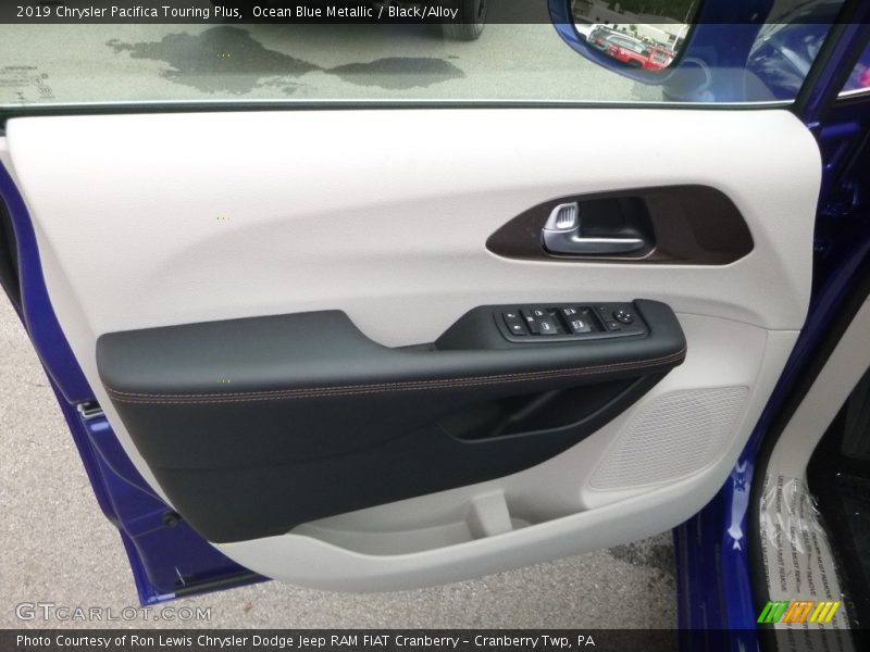 Ocean Blue Metallic / Black/Alloy 2019 Chrysler Pacifica Touring Plus