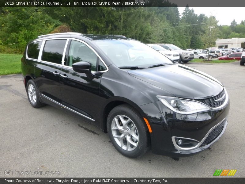 Front 3/4 View of 2019 Pacifica Touring L Plus