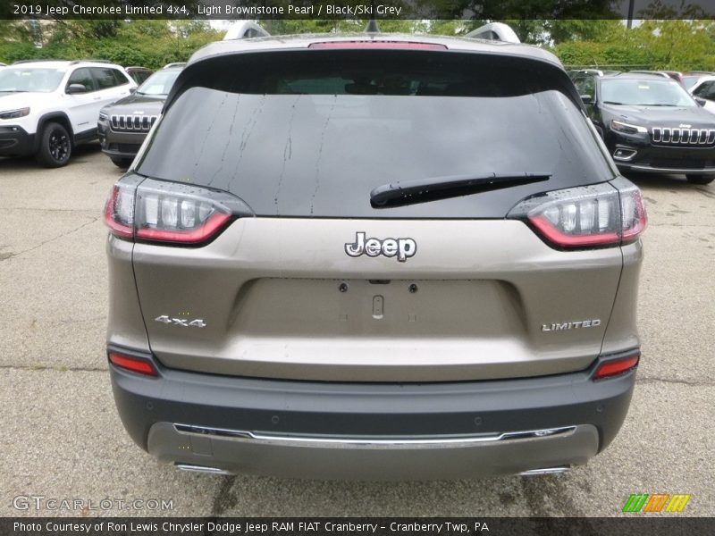 Light Brownstone Pearl / Black/Ski Grey 2019 Jeep Cherokee Limited 4x4