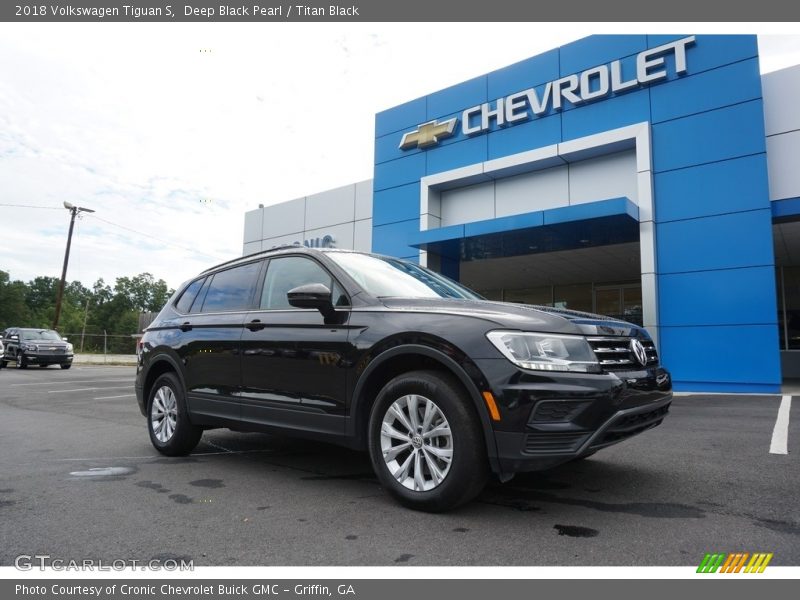 Deep Black Pearl / Titan Black 2018 Volkswagen Tiguan S