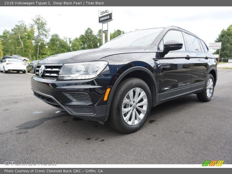 Deep Black Pearl / Titan Black 2018 Volkswagen Tiguan S