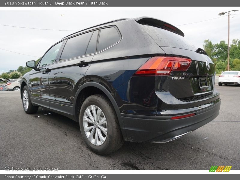 Deep Black Pearl / Titan Black 2018 Volkswagen Tiguan S