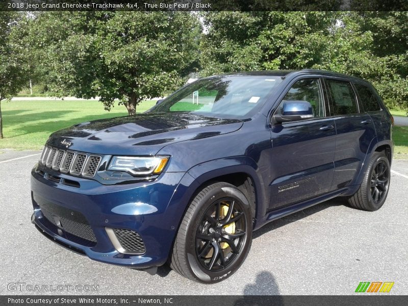 Front 3/4 View of 2018 Grand Cherokee Trackhawk 4x4