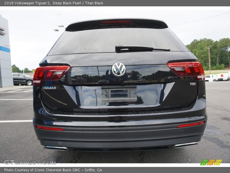 Deep Black Pearl / Titan Black 2018 Volkswagen Tiguan S