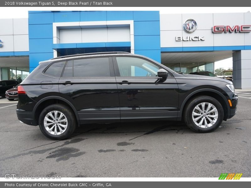 Deep Black Pearl / Titan Black 2018 Volkswagen Tiguan S