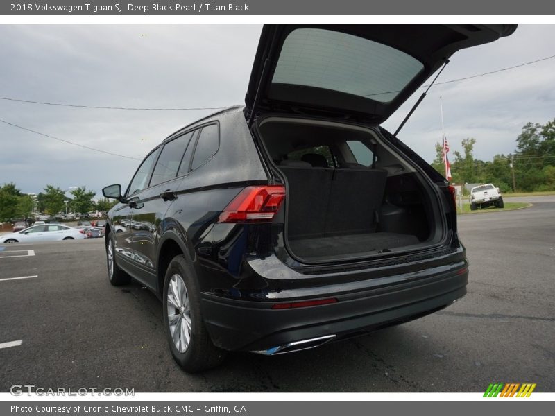 Deep Black Pearl / Titan Black 2018 Volkswagen Tiguan S
