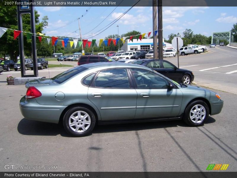 Light Tundra Metallic / Medium/Dark Flint 2007 Ford Taurus SE