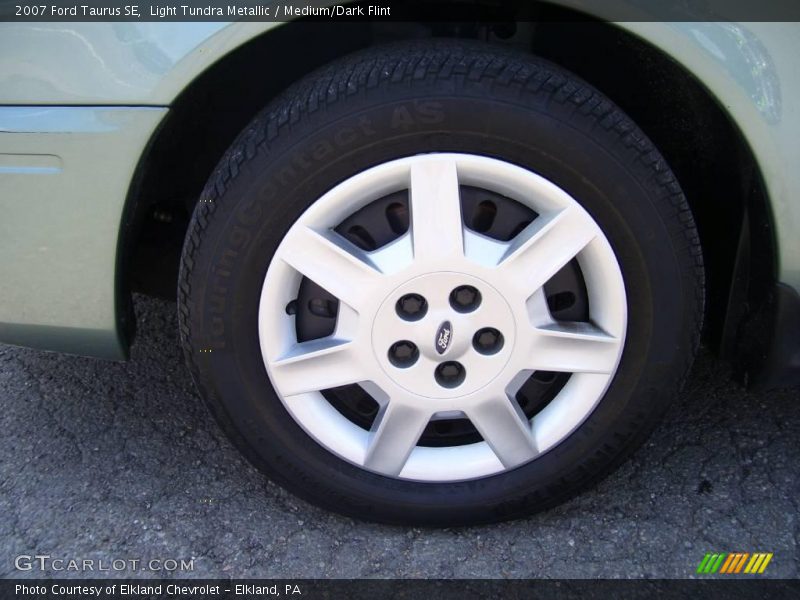 Light Tundra Metallic / Medium/Dark Flint 2007 Ford Taurus SE