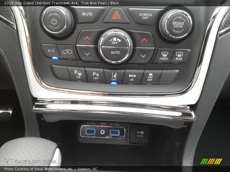 Controls of 2018 Grand Cherokee Trackhawk 4x4