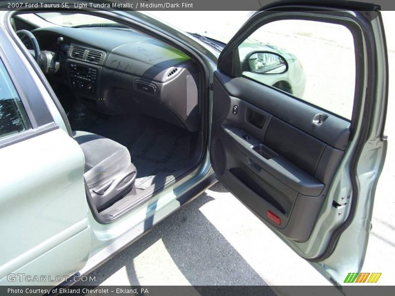 Light Tundra Metallic / Medium/Dark Flint 2007 Ford Taurus SE
