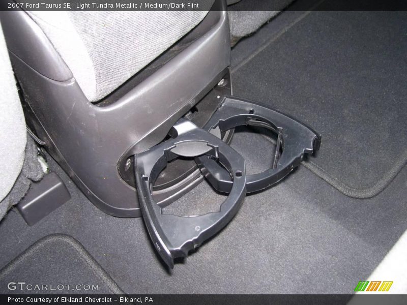 Light Tundra Metallic / Medium/Dark Flint 2007 Ford Taurus SE