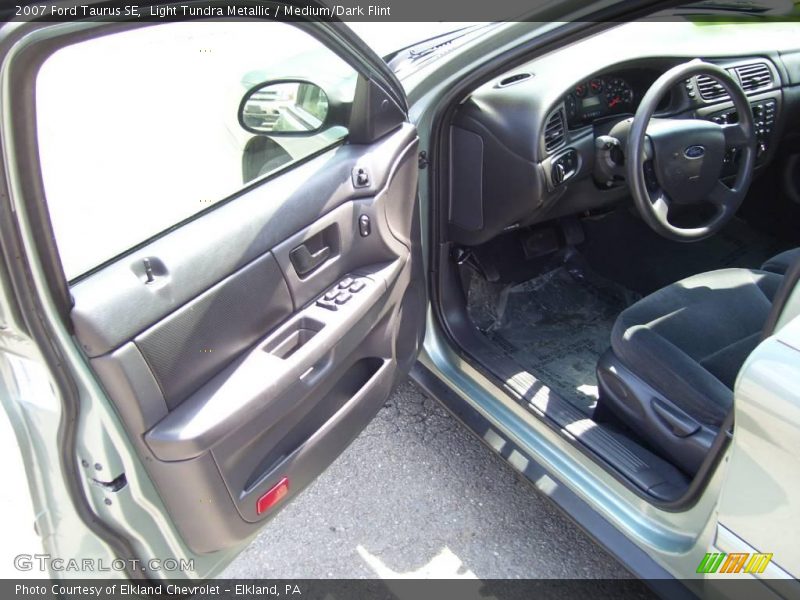 Light Tundra Metallic / Medium/Dark Flint 2007 Ford Taurus SE