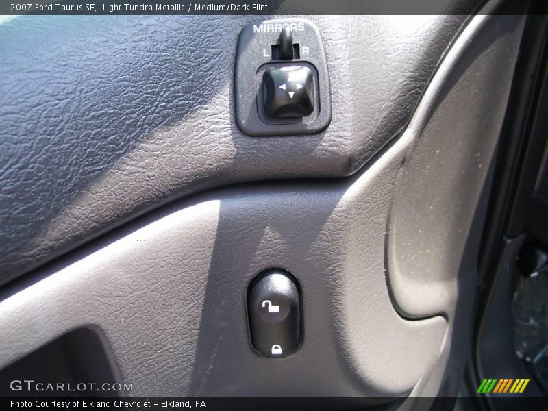 Light Tundra Metallic / Medium/Dark Flint 2007 Ford Taurus SE