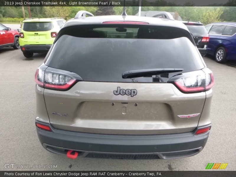 Light Brownstone Pearl / Black 2019 Jeep Cherokee Trailhawk 4x4